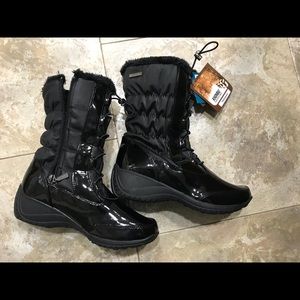 Khombu waterproof boots new with tags